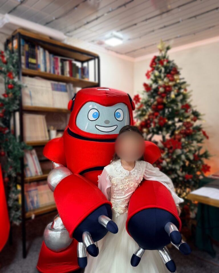 Elizabeth and Gizmo hugging